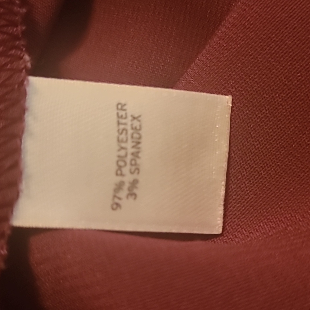 Beautiful satiny silky dressy sleeveless top/tank Hp π₯π₯π₯π₯ - Picture 5 of 6